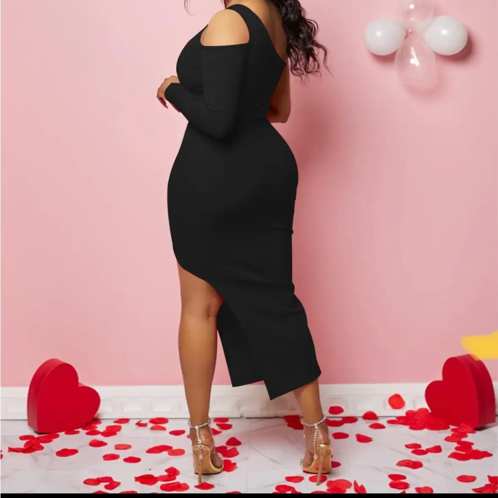 🔥One Shoulder cutout long sleeve dress.🔥 - Picture 2 of 4